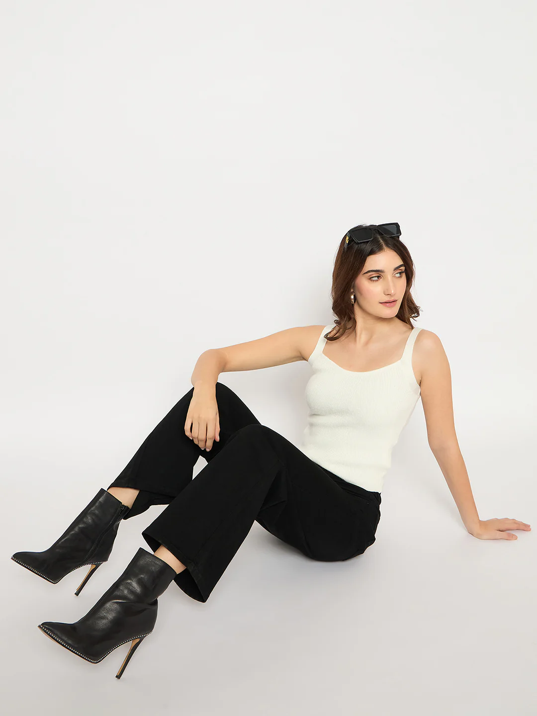 Madame Sleeveless Solid White Ribbed Knit Sweater - Image 5