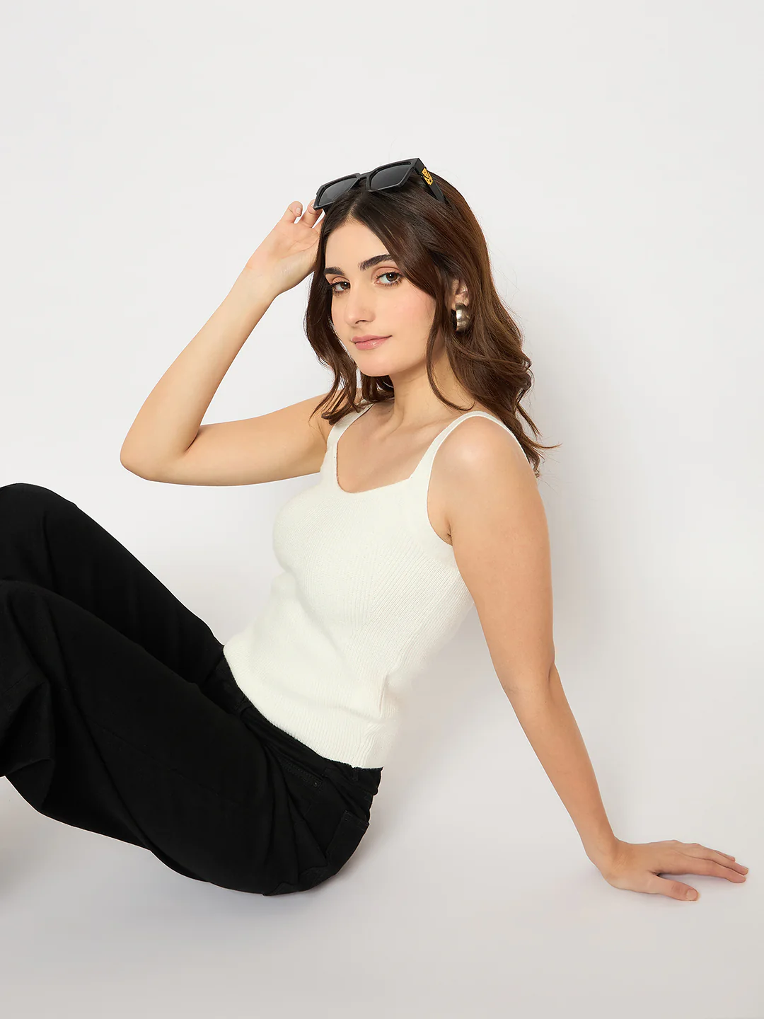 Madame Sleeveless Solid White Ribbed Knit Sweater - Image 6
