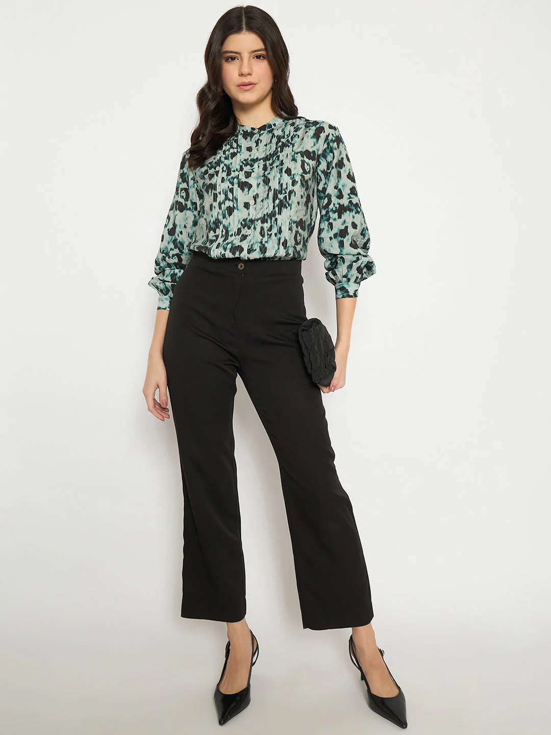 Madame Button Detailed Printed Green Chambray Top - Image 2