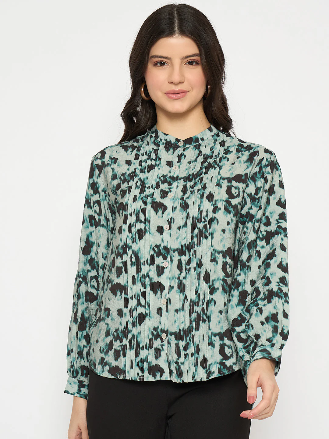 Madame Button Detailed Printed Green Chambray Top - Image 3
