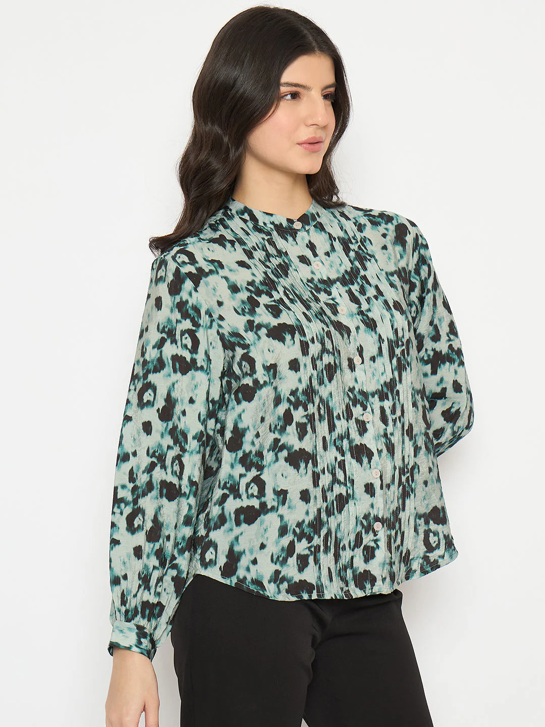 Madame Button Detailed Printed Green Chambray Top - Image 4