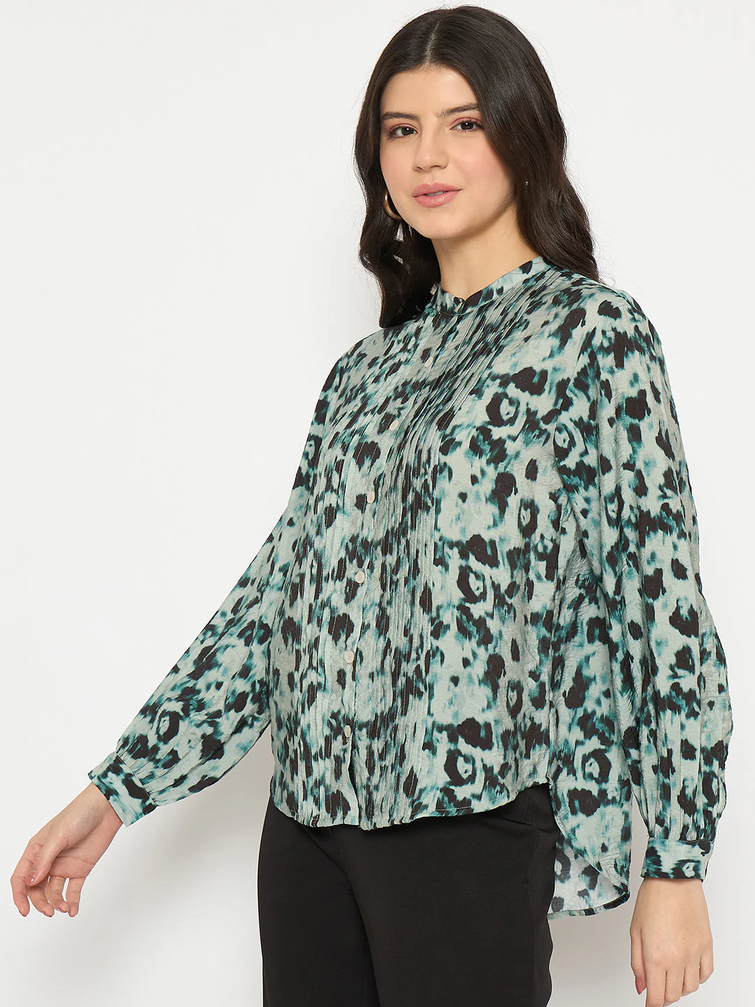 Madame Button Detailed Printed Green Chambray Top - Image 5