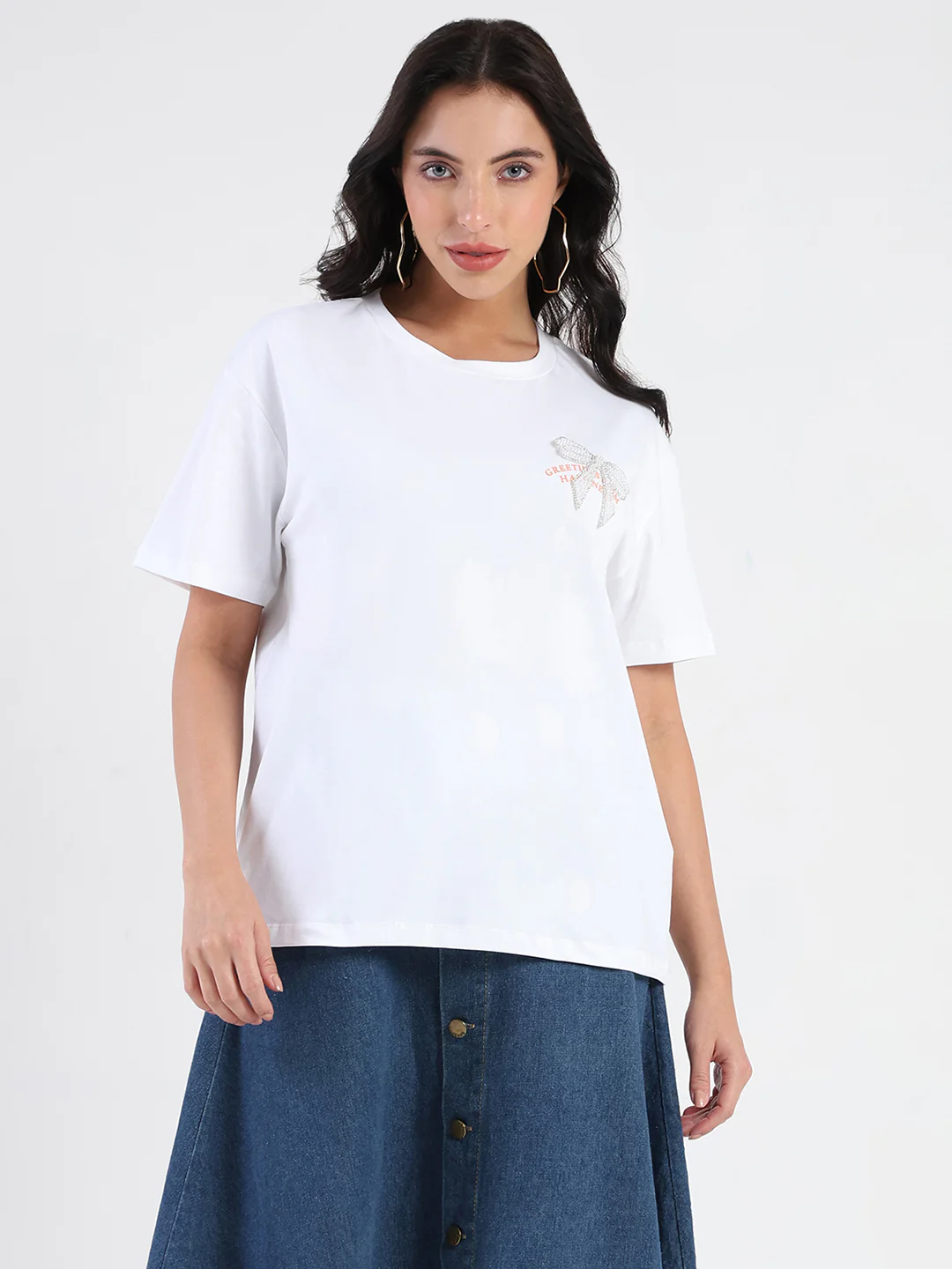 Madame Accessory Patch Detail Graphic Print White T-shirt - Image 3