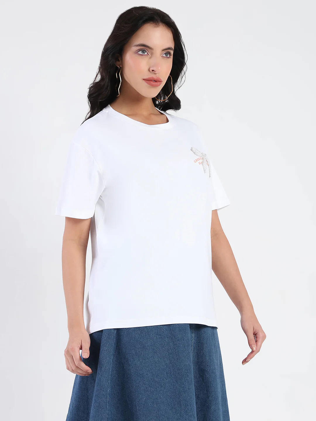 Madame Accessory Patch Detail Graphic Print White T-shirt - Image 4