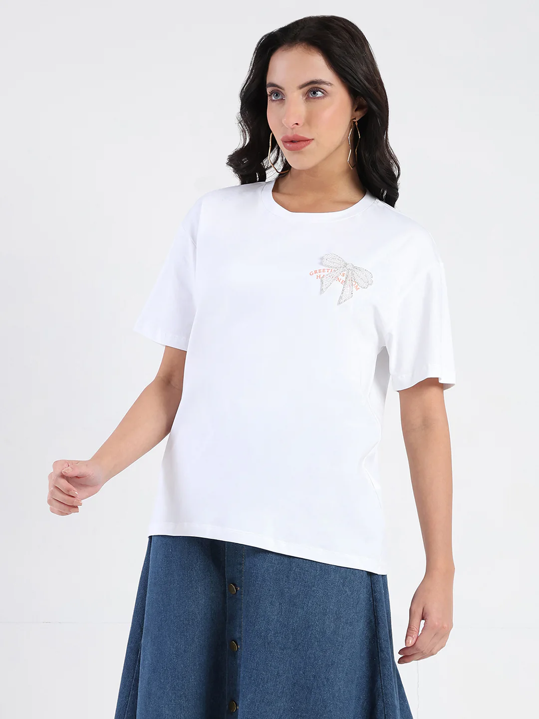 Madame Accessory Patch Detail Graphic Print White T-shirt - Image 5