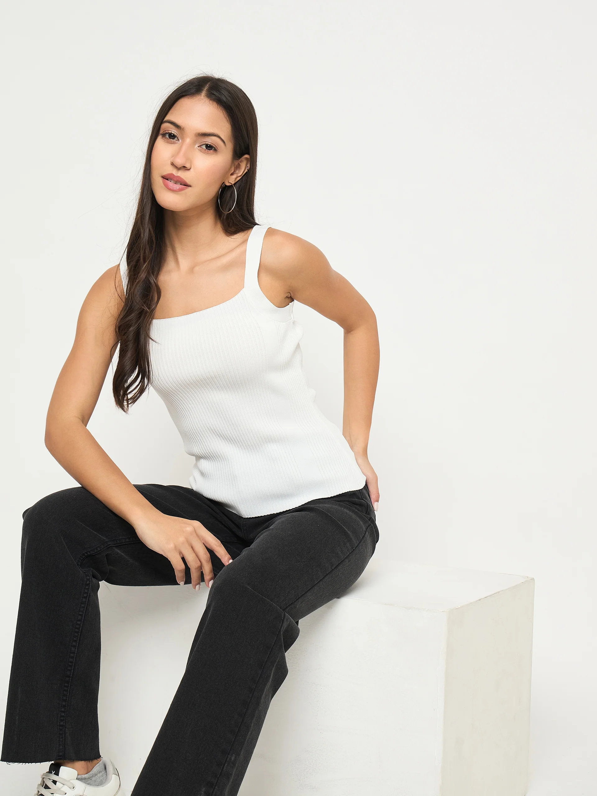 Madame Ribbed Sleeveless White Knitted Top