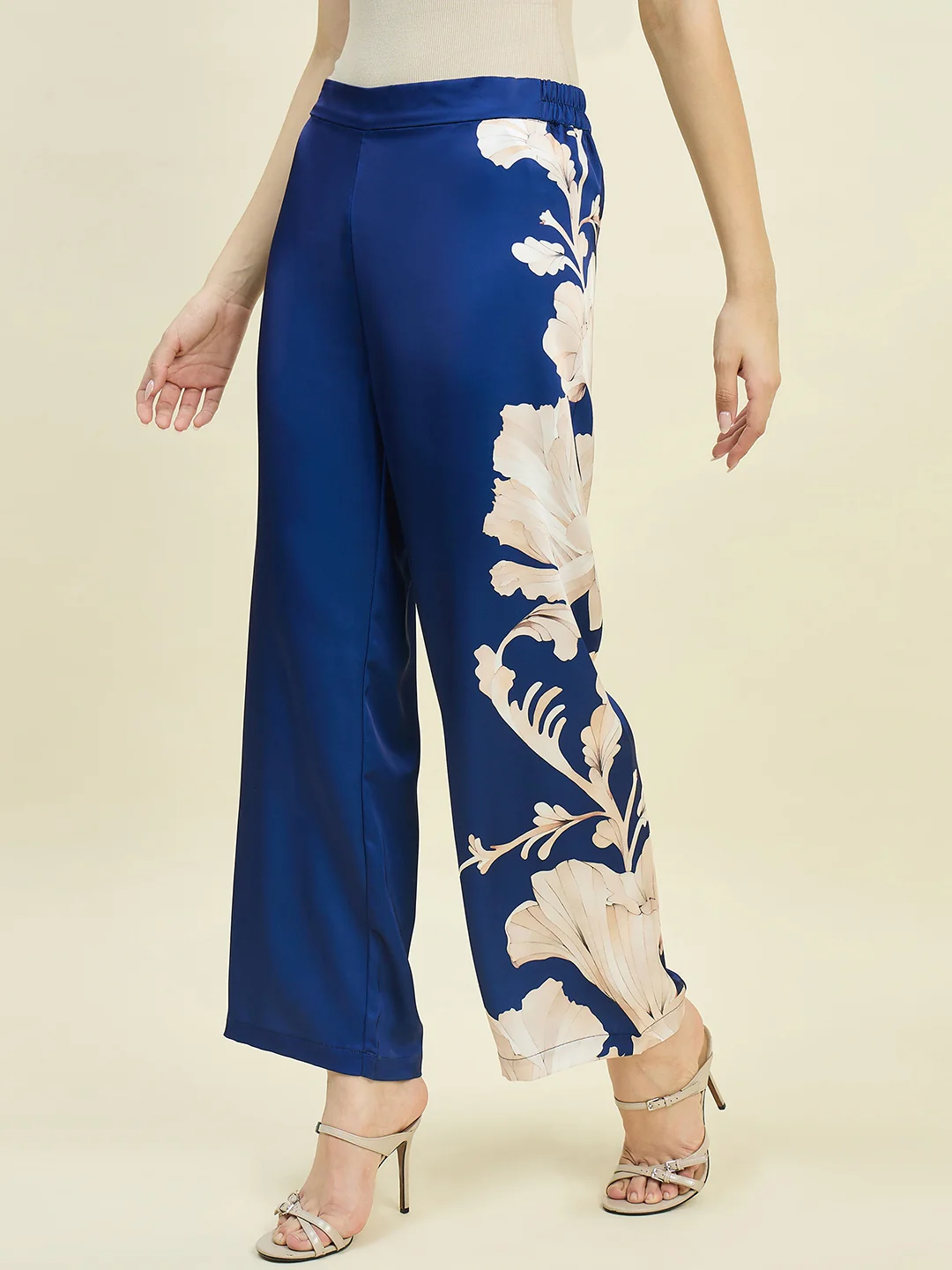 Madame Blue Printed Trousers - Image 5
