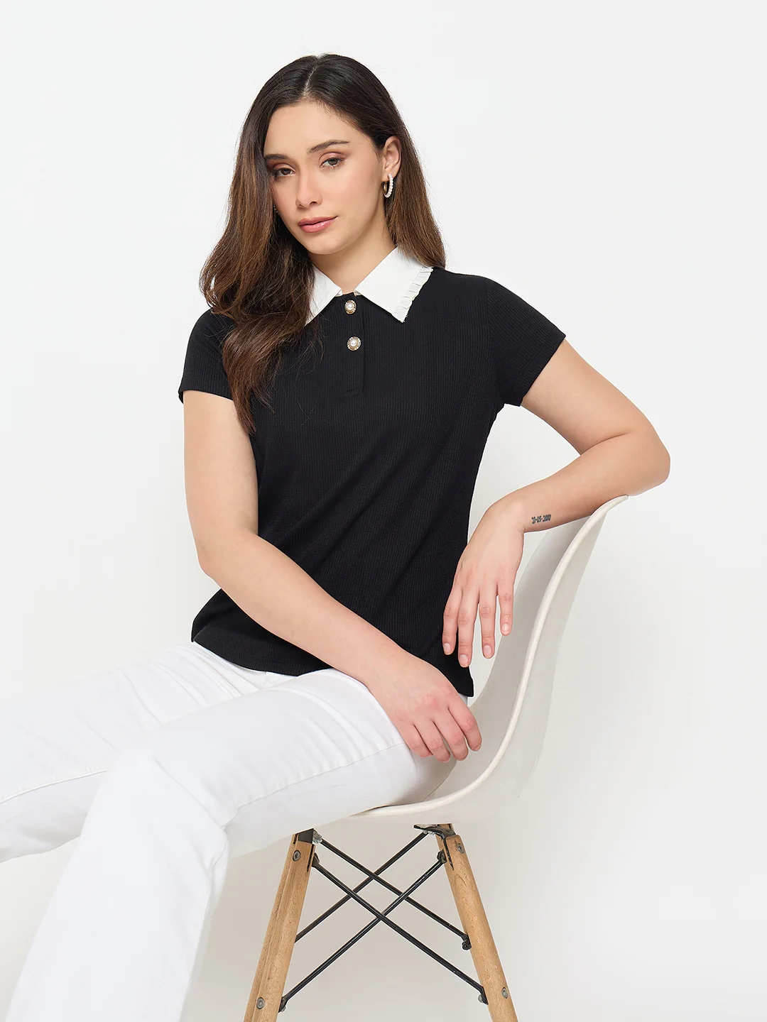 Madame Black Contrast Collar Polo T-shirt - Image 3