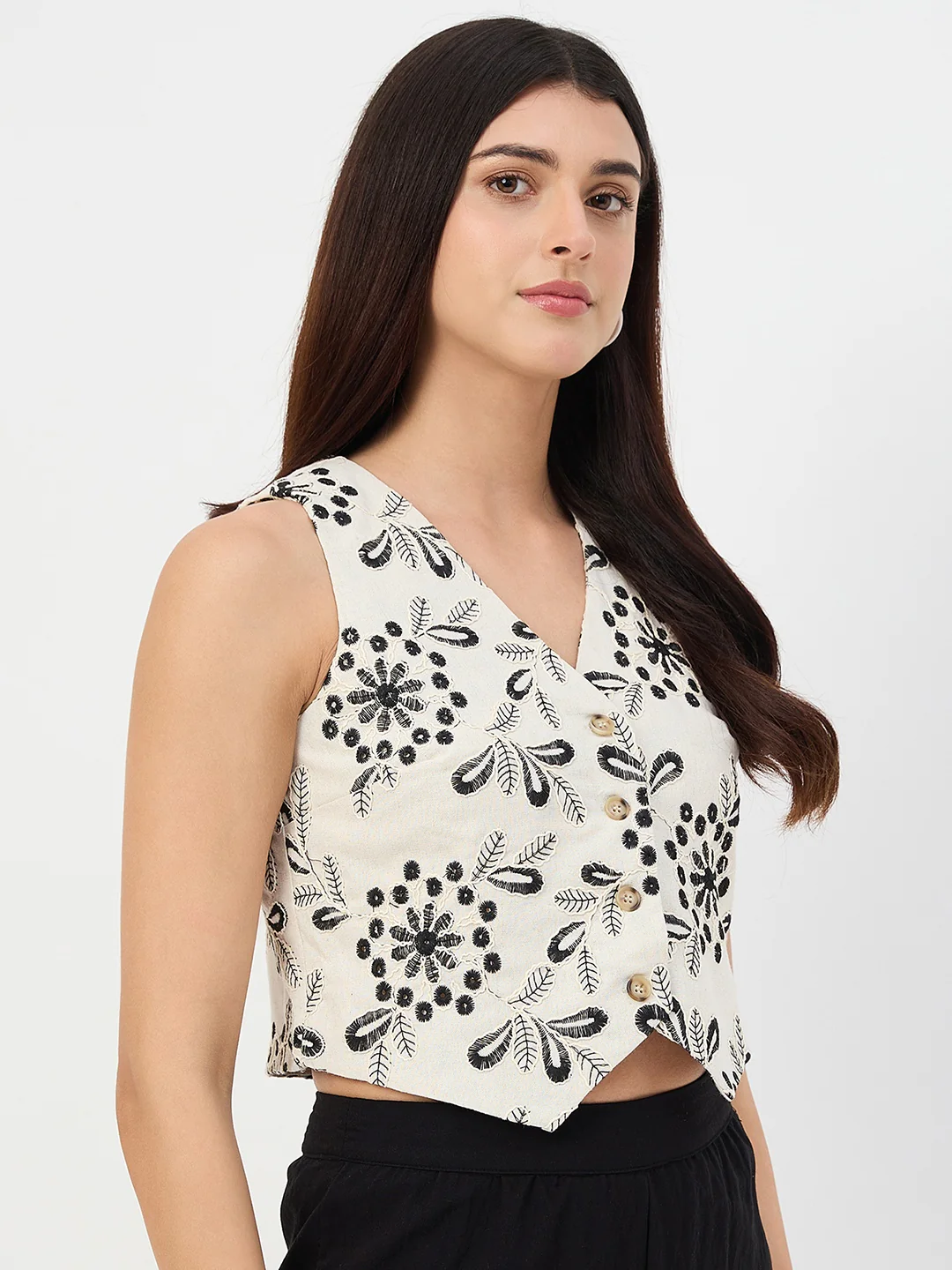 Madame Beige Embroidered Linen-Blend Vest Top - Image 5